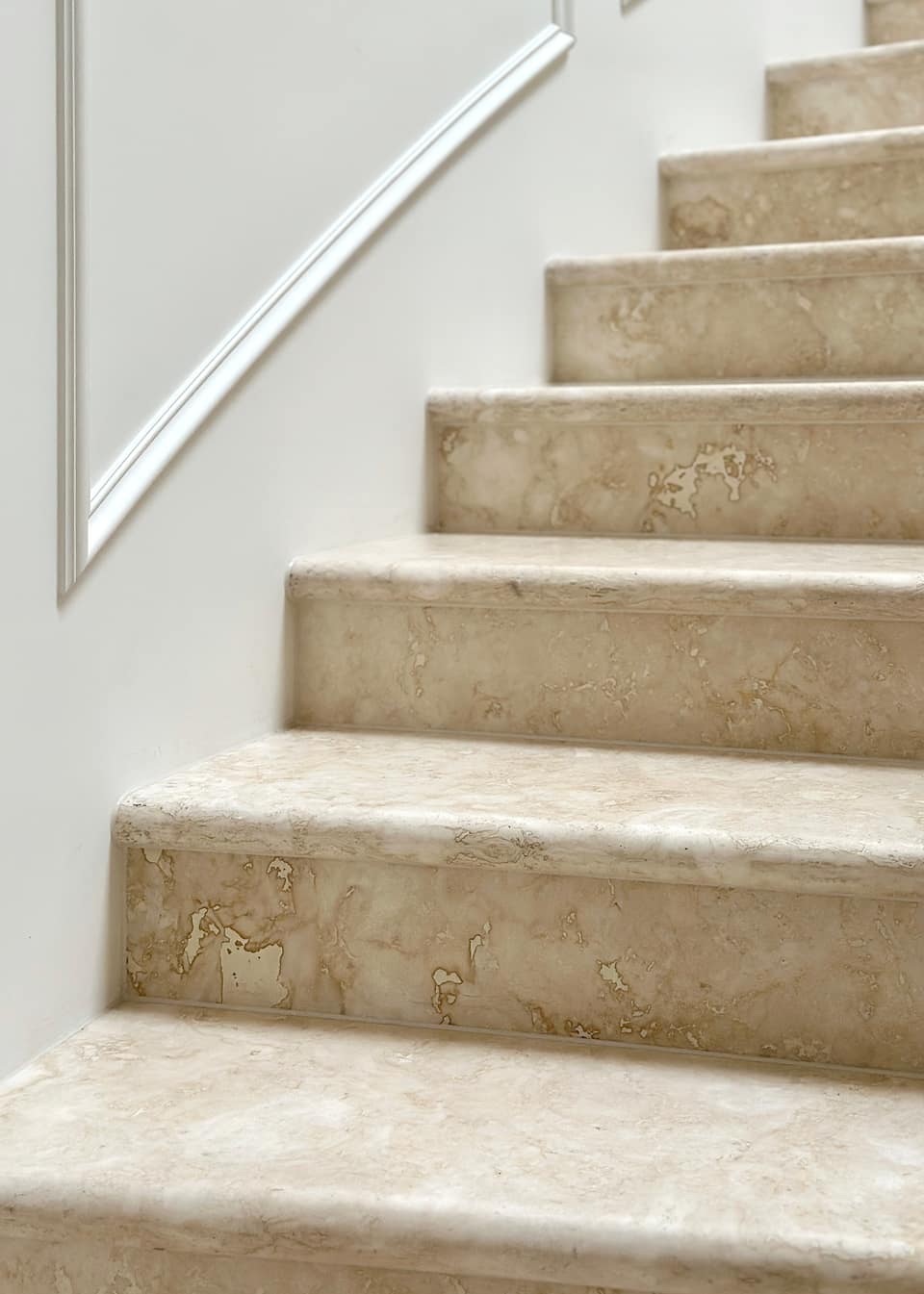 Bespoke cantilevered staircase in white oak with blackened steel stringer